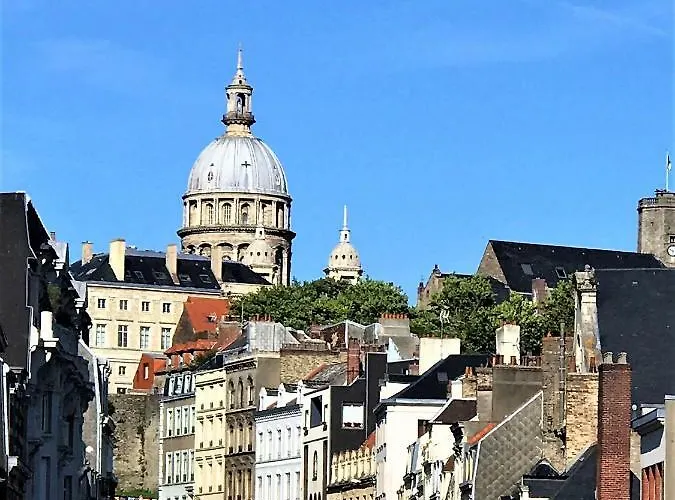 Appartement De 95 M2 Bien Situe
