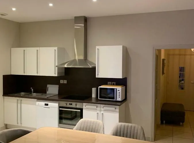 Appartement De 95 M2 Bien Situe
